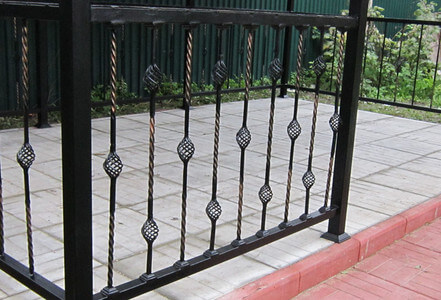 Беседка с витыми торсионами и корзинками Кованая беседка