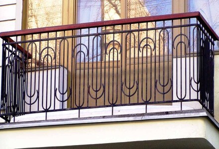 Балкон сделан при помощи "Гнутика" Кованый балкон